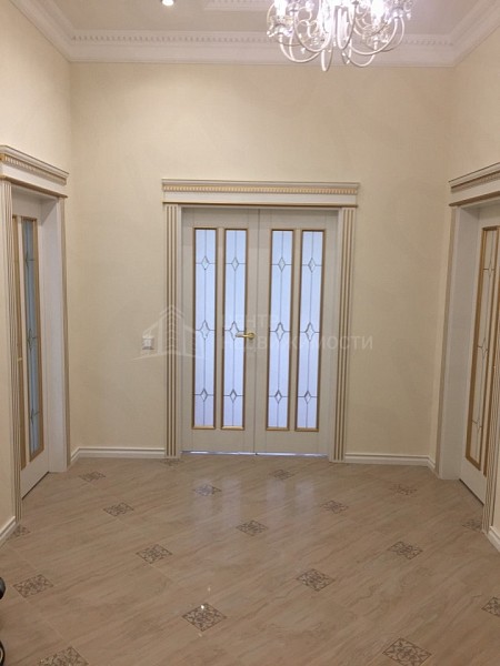 Дом с участком, 382 кв.м.