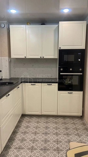Дом с участком, 258 кв.м.