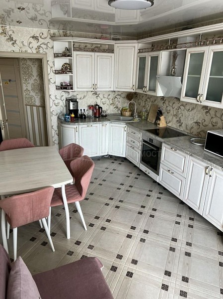 2-к квартира, 81 кв.м.