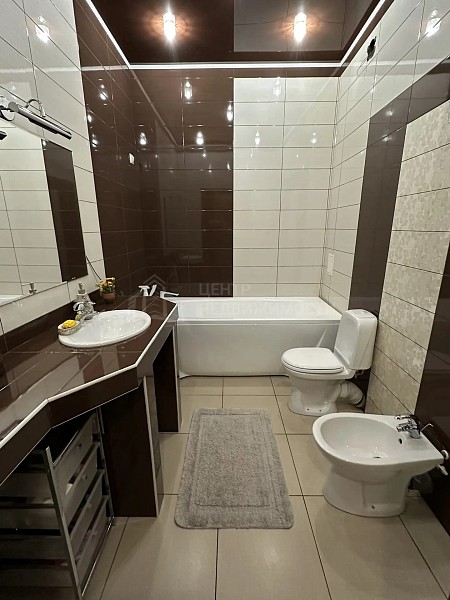 Дом с участком, 425 кв.м.