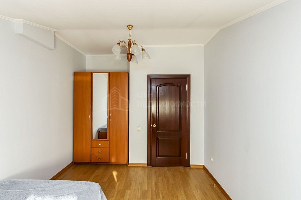 4-к квартира, 210 кв.м.
