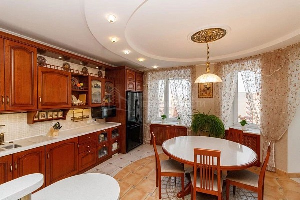 6-к квартира, 282 кв.м.
