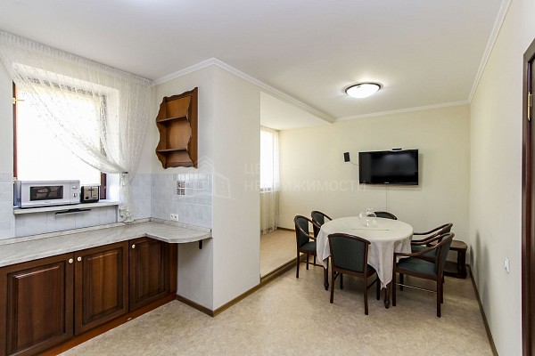 4-к квартира, 210 кв.м.