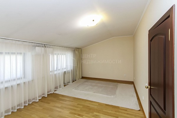4-к квартира, 210 кв.м.