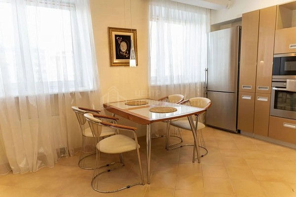 5-к квартира, 220 кв.м.