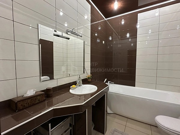 Дом с участком, 425 кв.м.