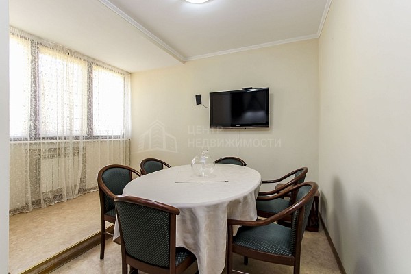 4-к квартира, 210 кв.м.