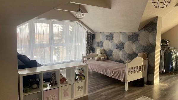 Дом с участком, 258 кв.м.