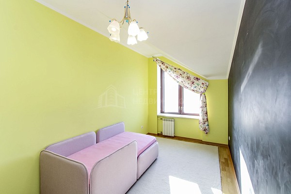 4-к квартира, 210 кв.м.