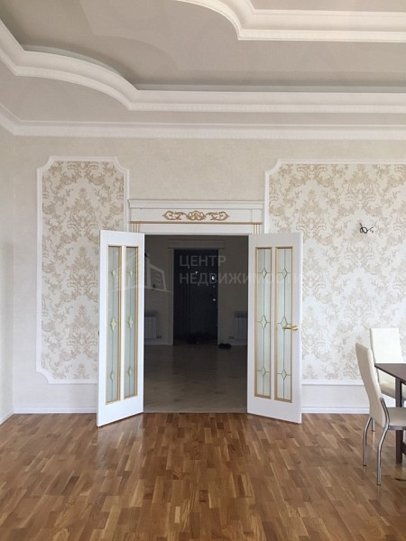 Дом с участком, 382 кв.м.