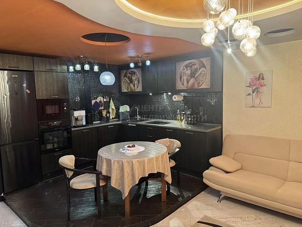 2-к квартира, 77 кв.м.