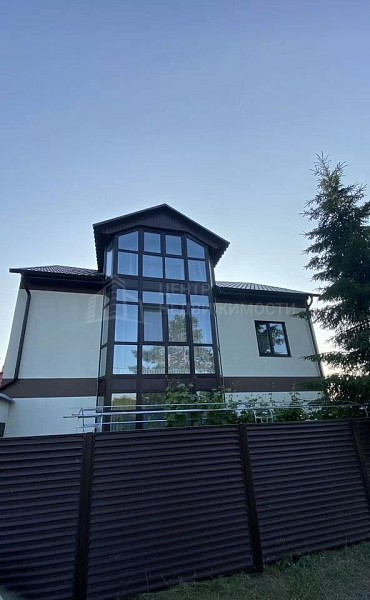Дом с участком, 258 кв.м.