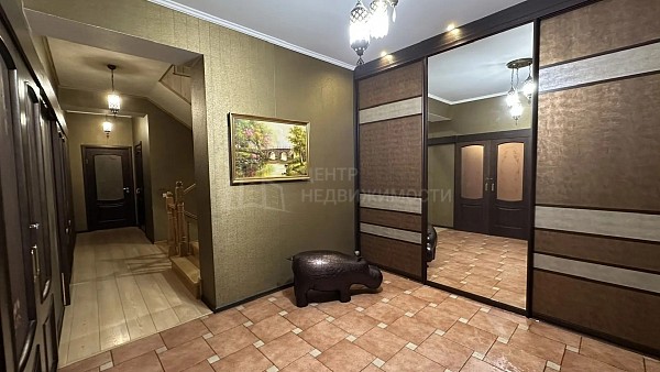 Дом с участком, 425 кв.м.