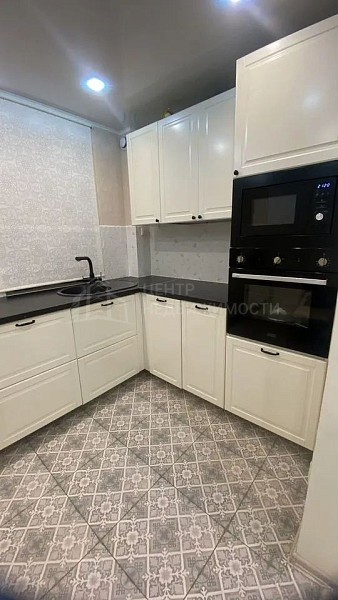 Дом с участком, 258 кв.м.
