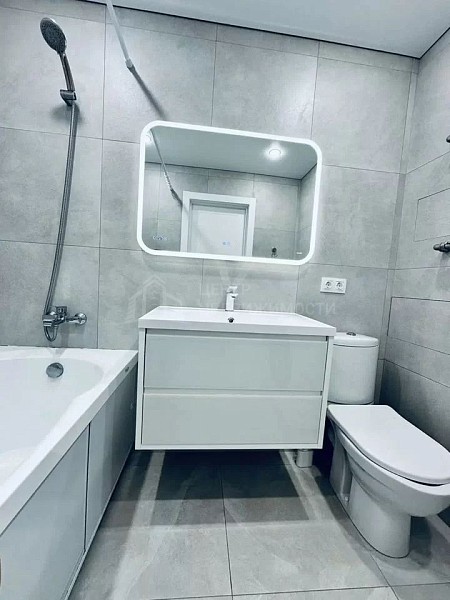 2-к квартира, 74 кв.м.