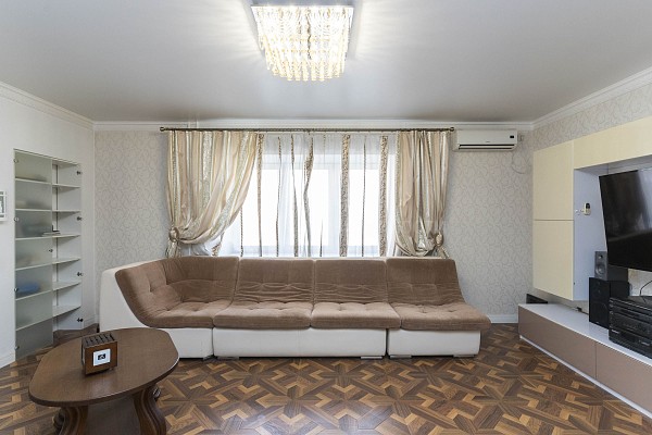 2-к квартира, 80 кв.м.