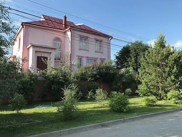 Дом с участком, 366 кв.м. Дом с участком, 366 кв.м.