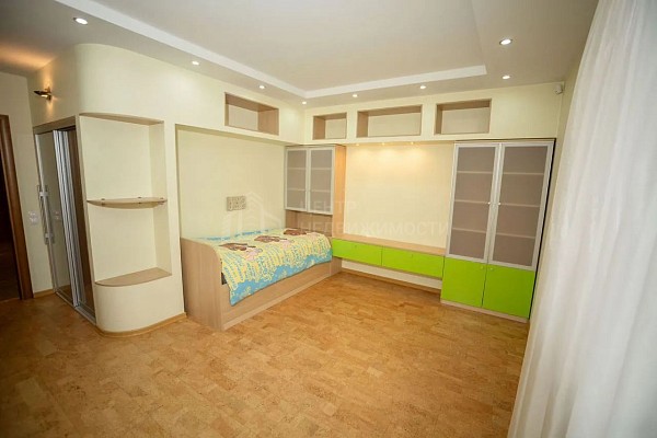 5-к квартира, 220 кв.м.