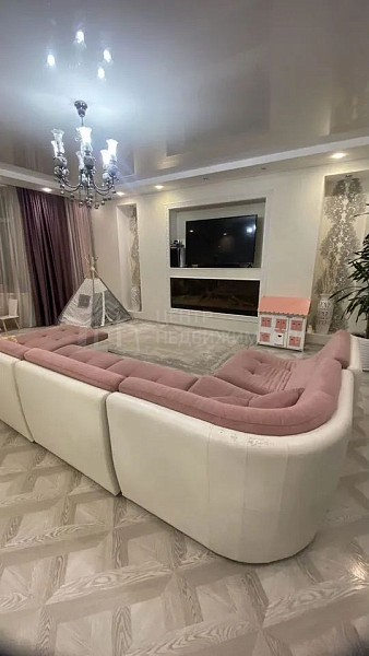 Дом с участком, 258 кв.м.