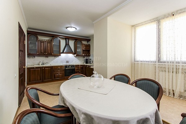4-к квартира, 210 кв.м.