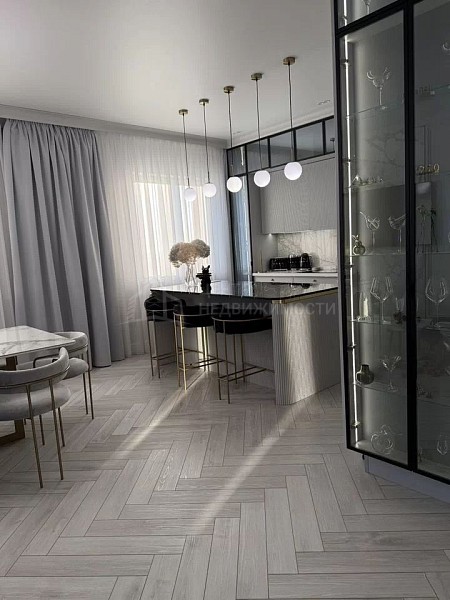 7-к квартира, 232 кв.м.