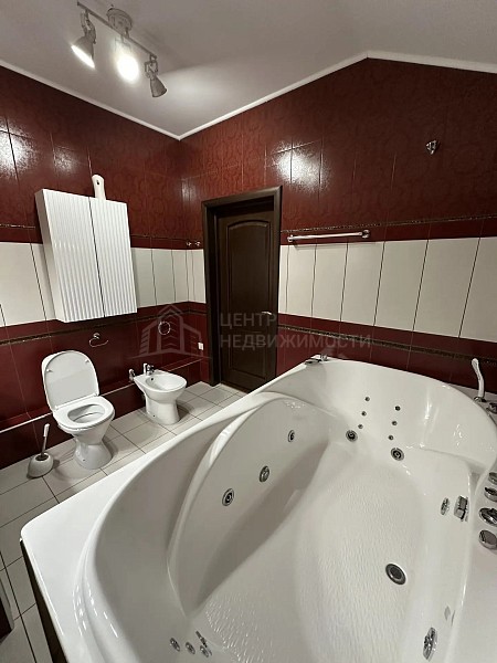 Дом с участком, 425 кв.м.