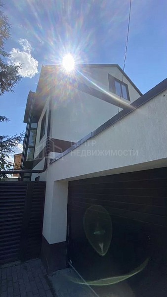 Дом с участком, 258 кв.м.