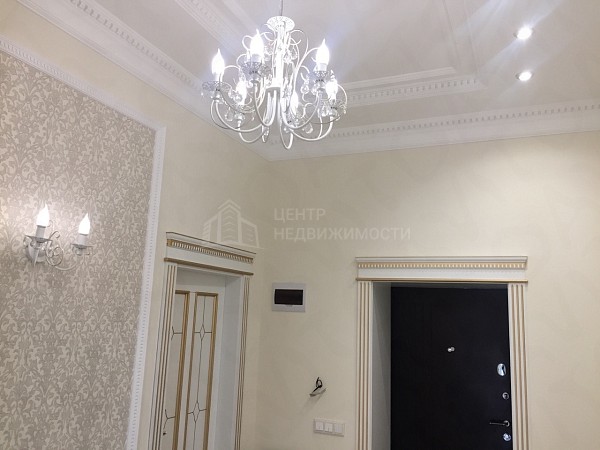 Дом с участком, 382 кв.м.
