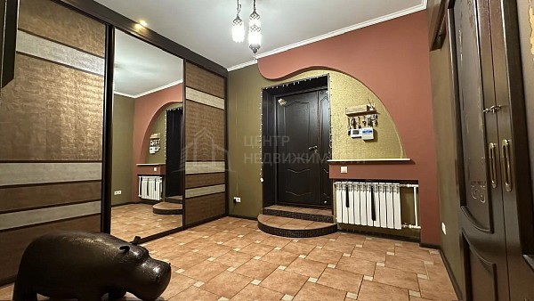 Дом с участком, 425 кв.м.