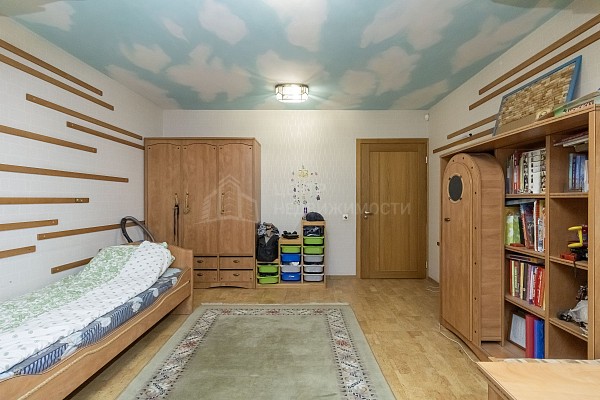 Дом с участком, 369 кв.м.