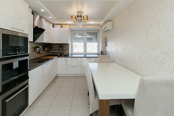 2-к квартира, 82 кв.м.