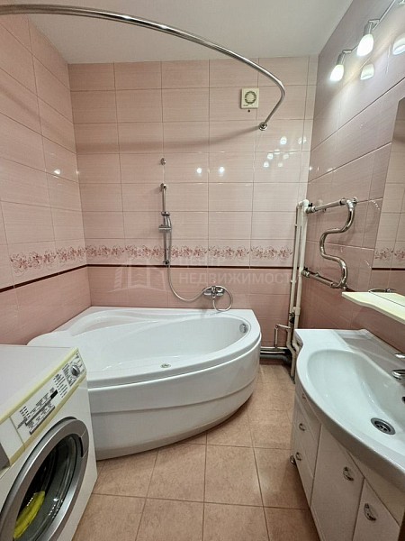 2-к квартира, 74 кв.м.