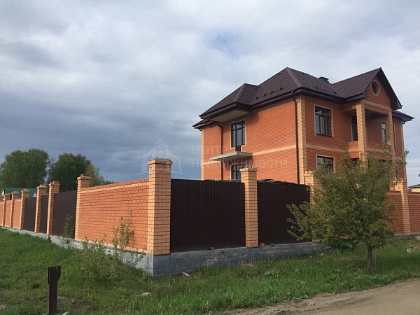 Дом с участком, 382 кв.м.