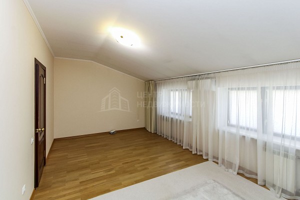 4-к квартира, 210 кв.м.