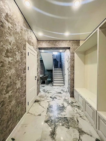 Дом с участком, 176 кв.м.