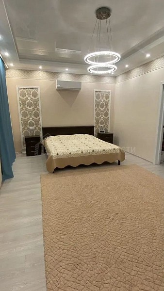 Дом с участком, 258 кв.м.
